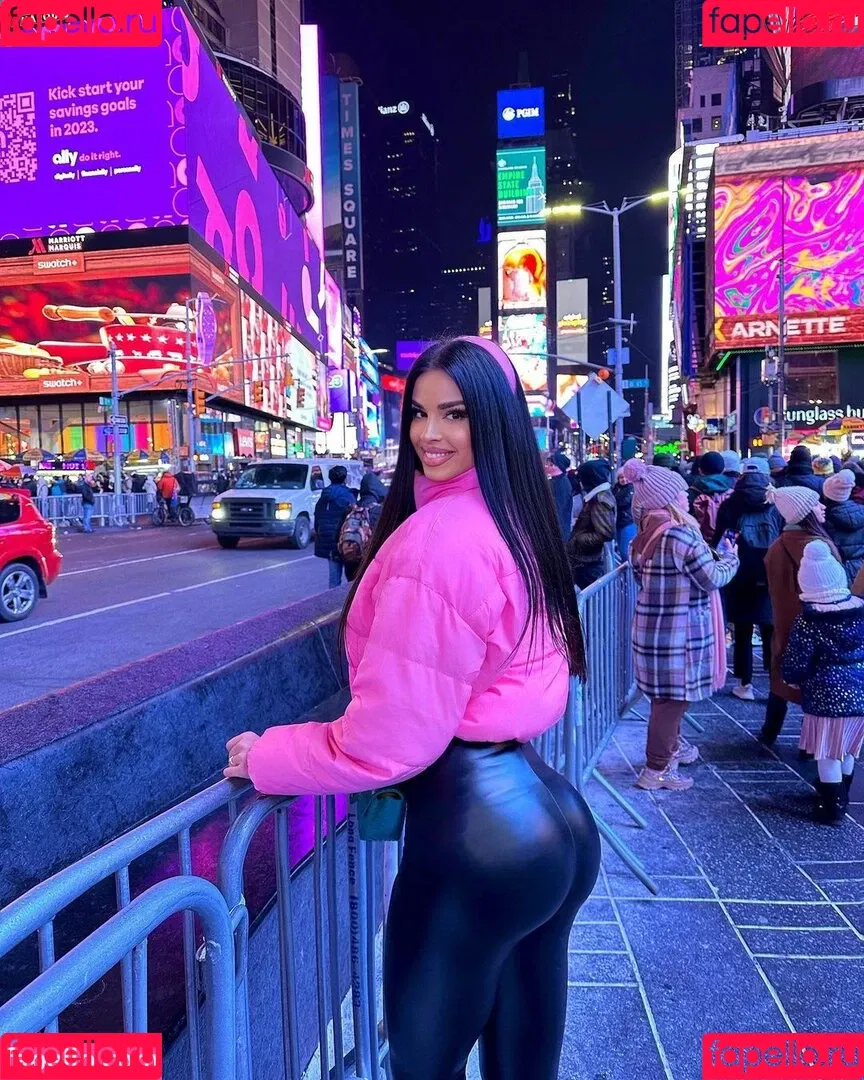 Ivana Knoll Onlyfans Photo Gallery 