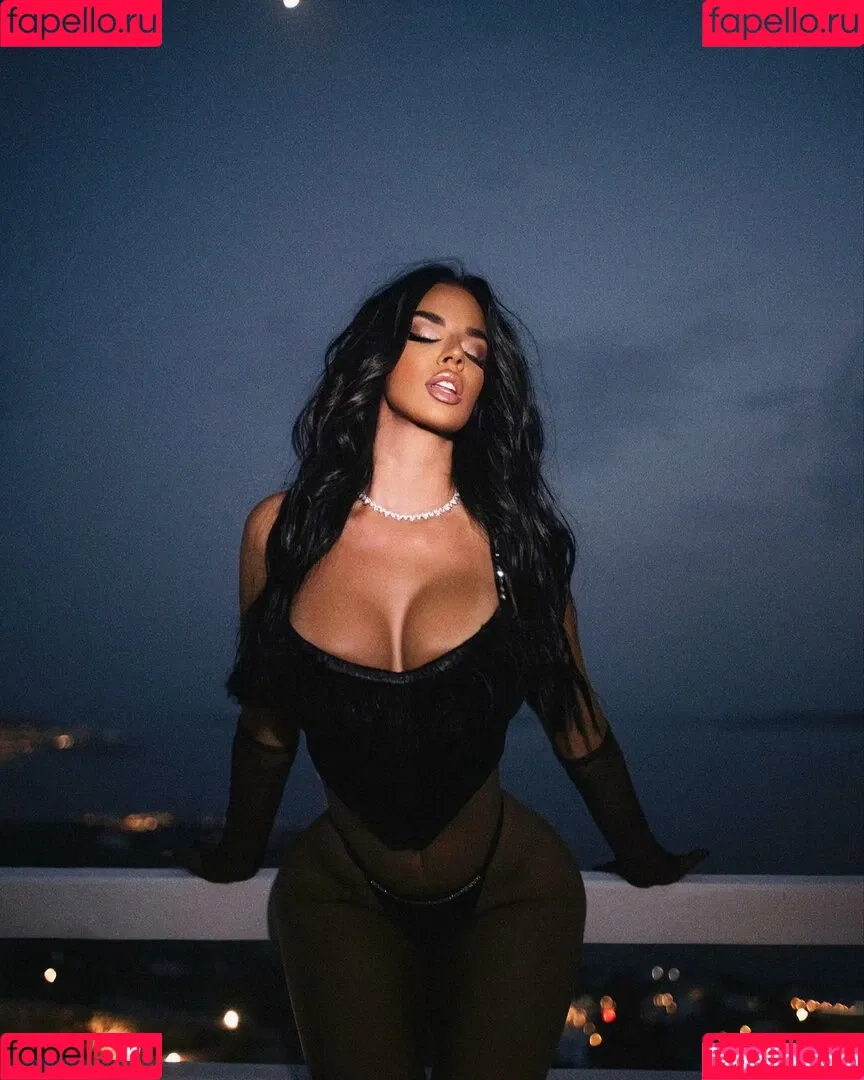 Ivana Knoll Onlyfans Photo Gallery 