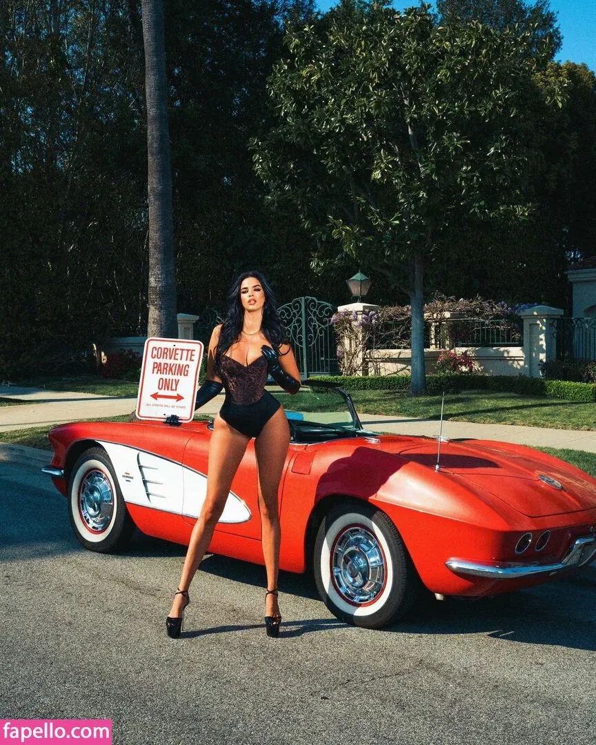 Ivana Knoll Onlyfans Photo Gallery 