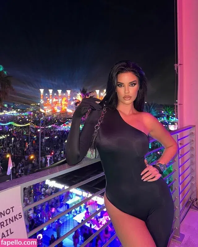 Ivana Knoll Onlyfans Photo Gallery 