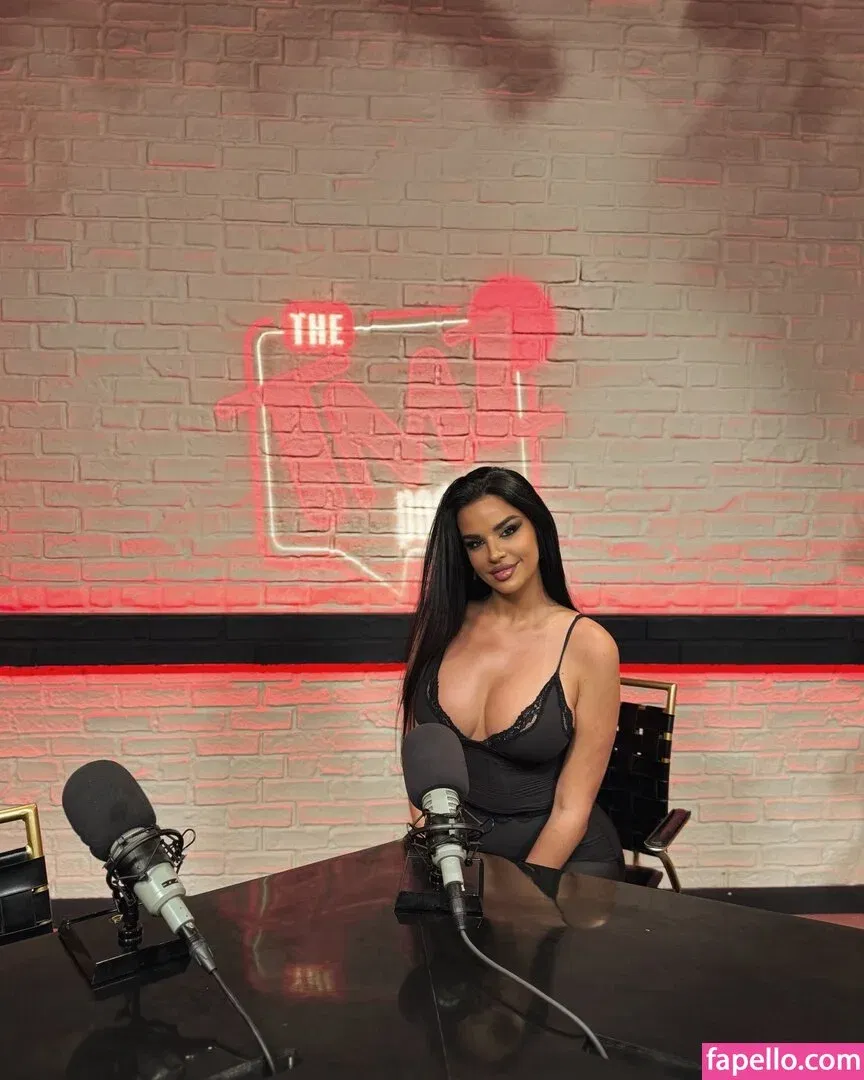 Ivana Knoll Onlyfans Photo Gallery 