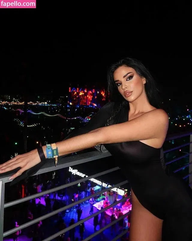 Ivana Knoll Onlyfans Photo Gallery 