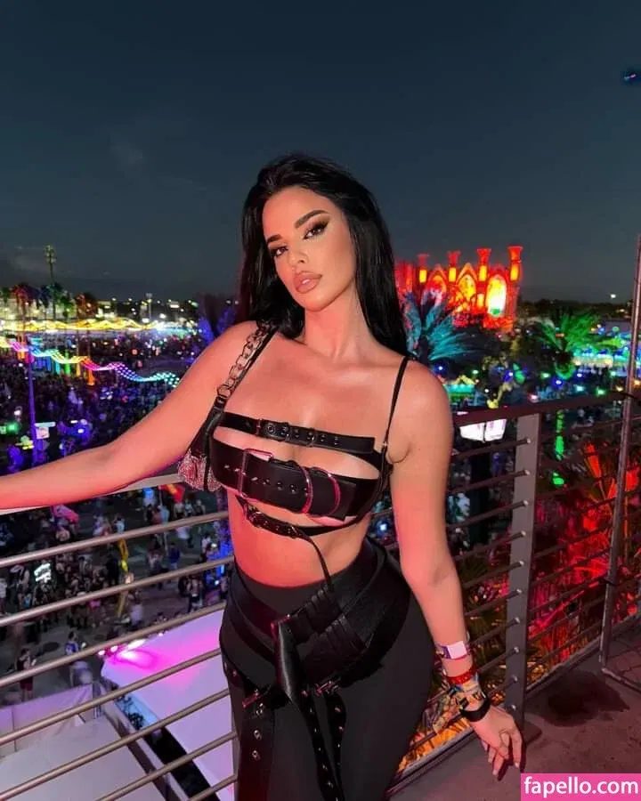 Ivana Knoll Onlyfans Photo Gallery 