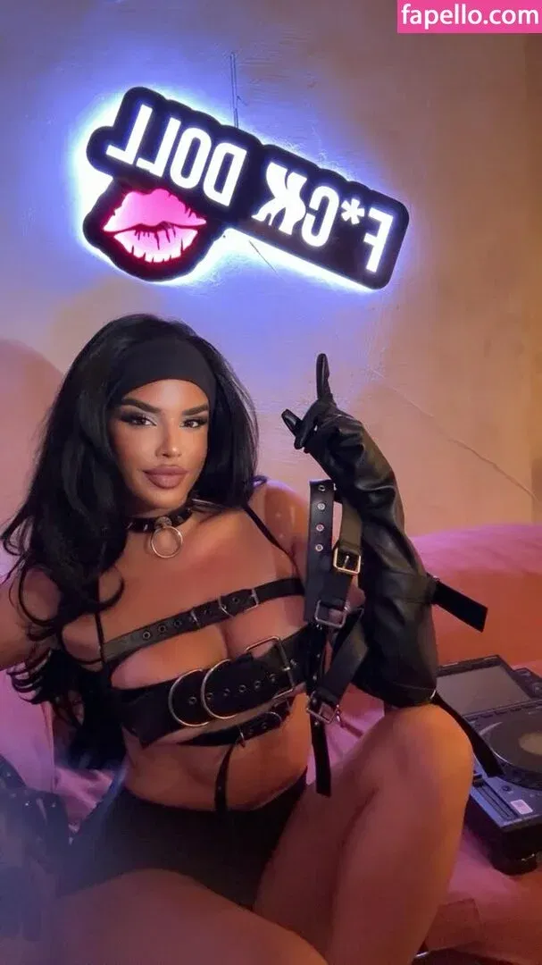 Ivana Knoll Onlyfans Photo Gallery 