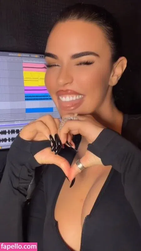 Ivana Knoll Onlyfans Photo Gallery 