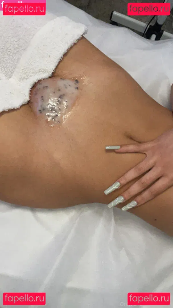 ulyra.me Onlyfans Photo Gallery 