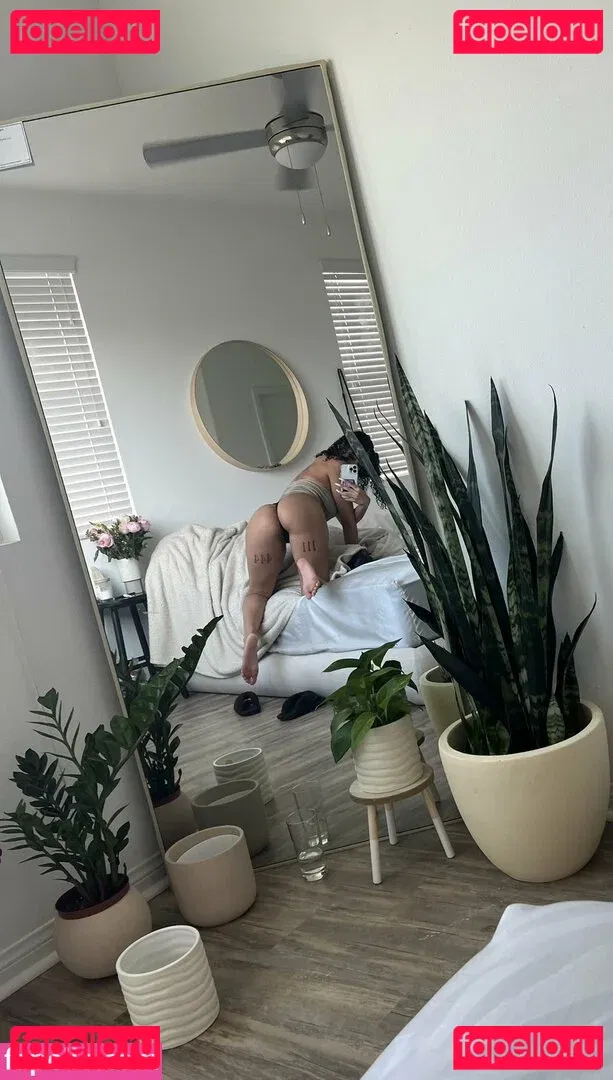 ulyra.me Onlyfans Photo Gallery 