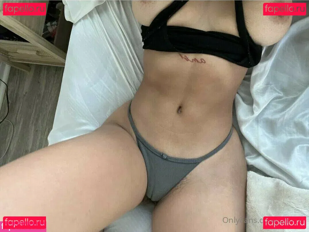 ulyra.me Onlyfans Photo Gallery 