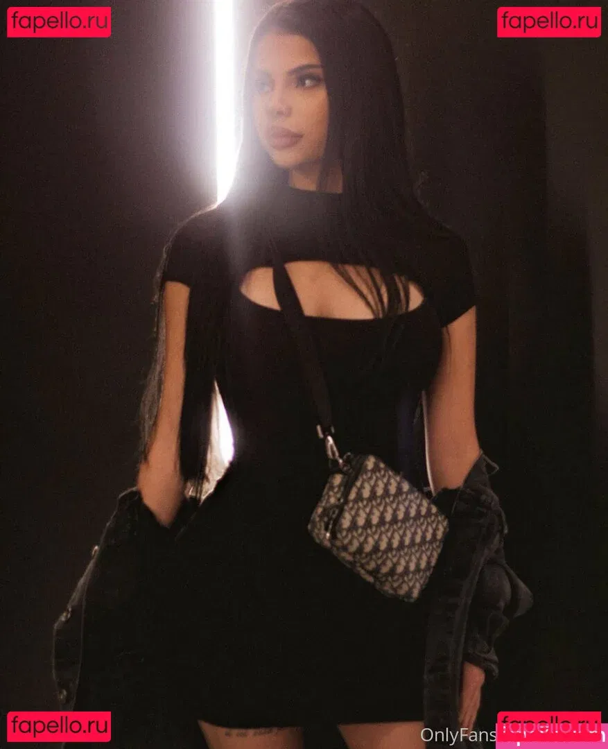 ulyra.me Onlyfans Photo Gallery 