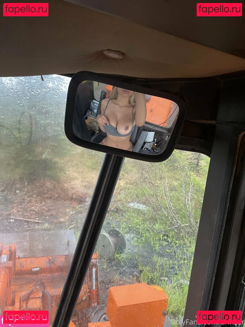 ulyra.me Onlyfans Photo Gallery 