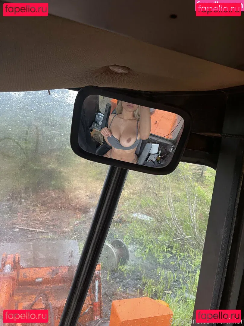 ulyra.me Onlyfans Photo Gallery 