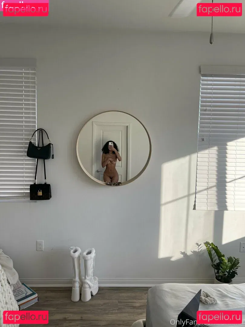 ulyra.me Onlyfans Photo Gallery 