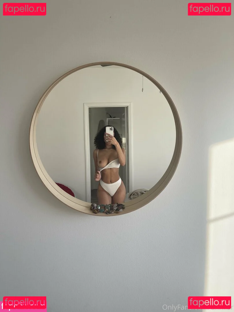 ulyra.me Onlyfans Photo Gallery 