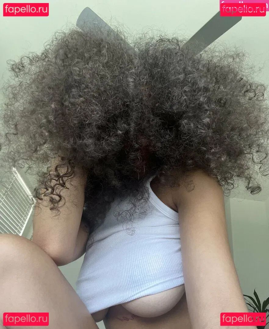 ulyra.me Onlyfans Photo Gallery 