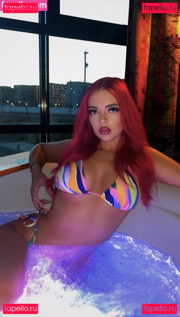 melinabttnr Onlyfans Photo Gallery 