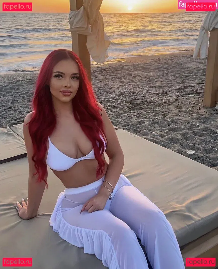 melinabttnr Onlyfans Photo Gallery 