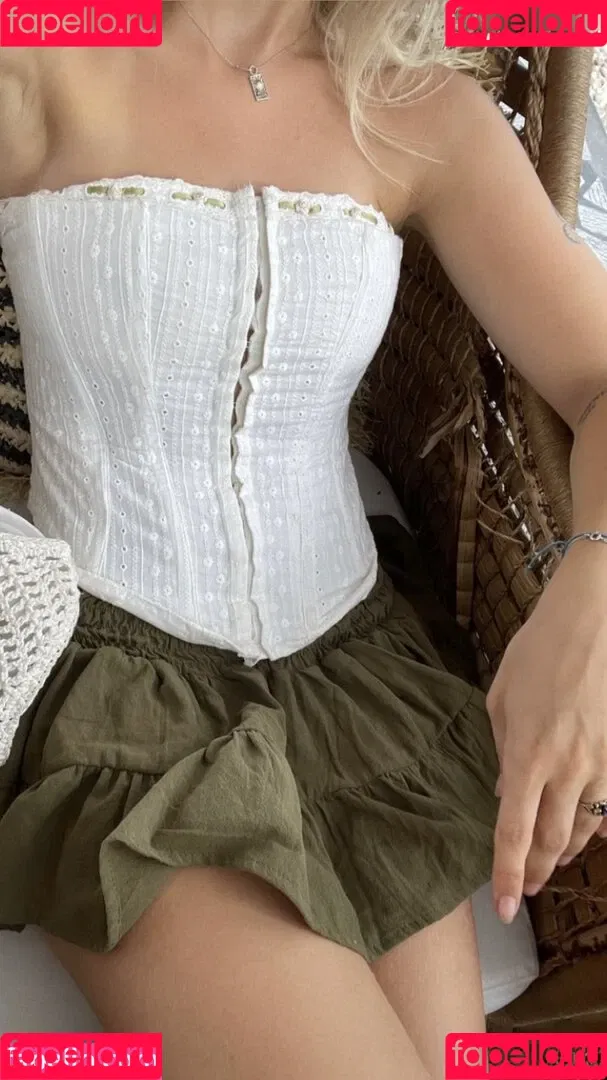 Ema Louise Onlyfans Photo Gallery 