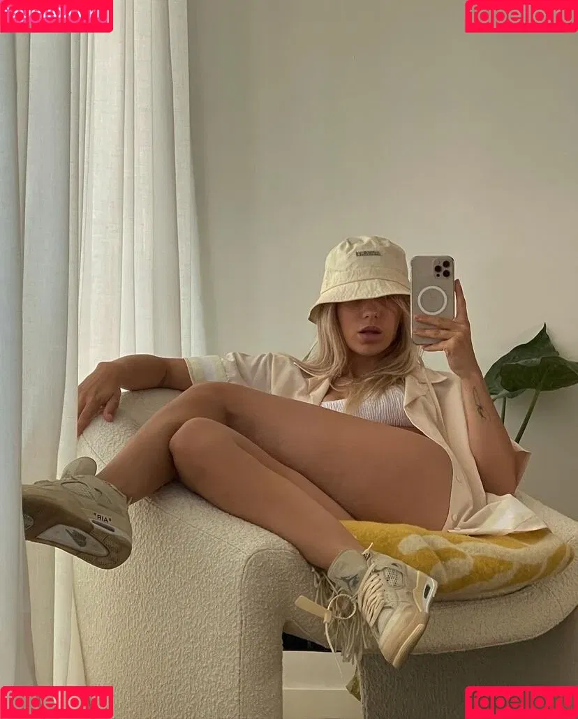 Ema Louise Onlyfans Photo Gallery 