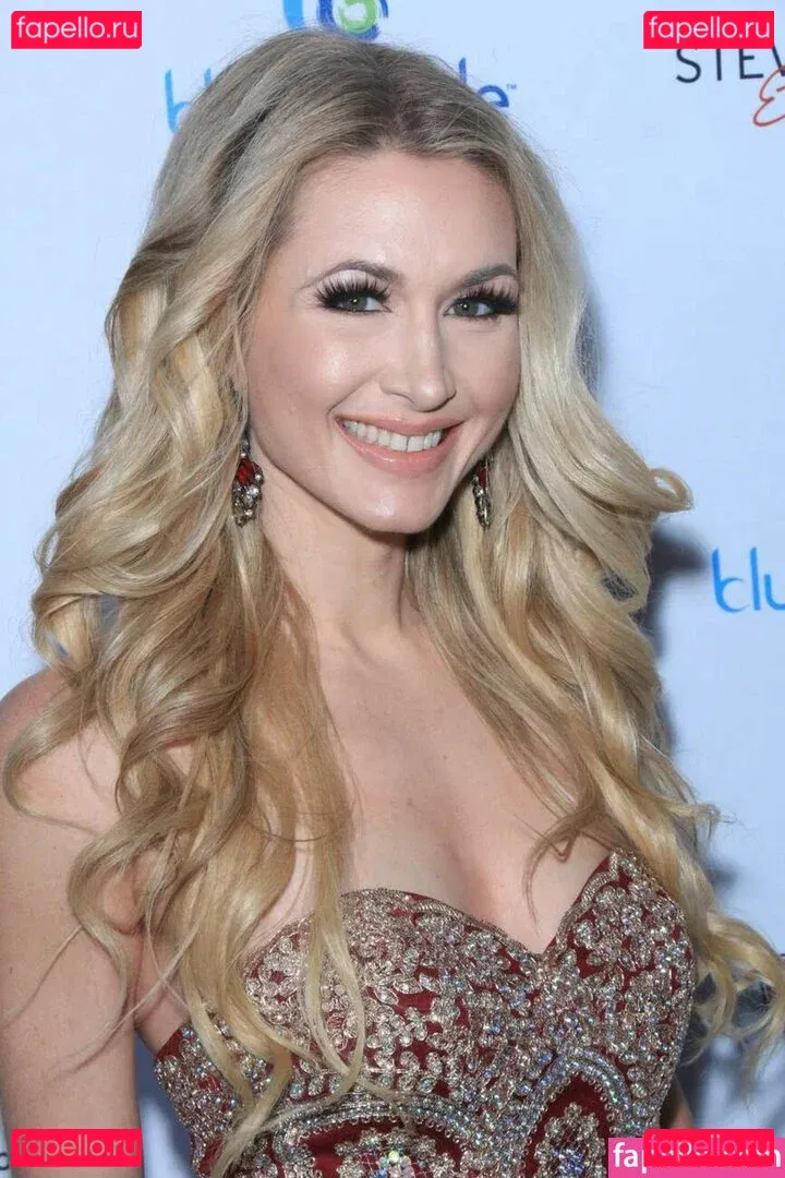 Andrea Lowell Onlyfans Photo Gallery 