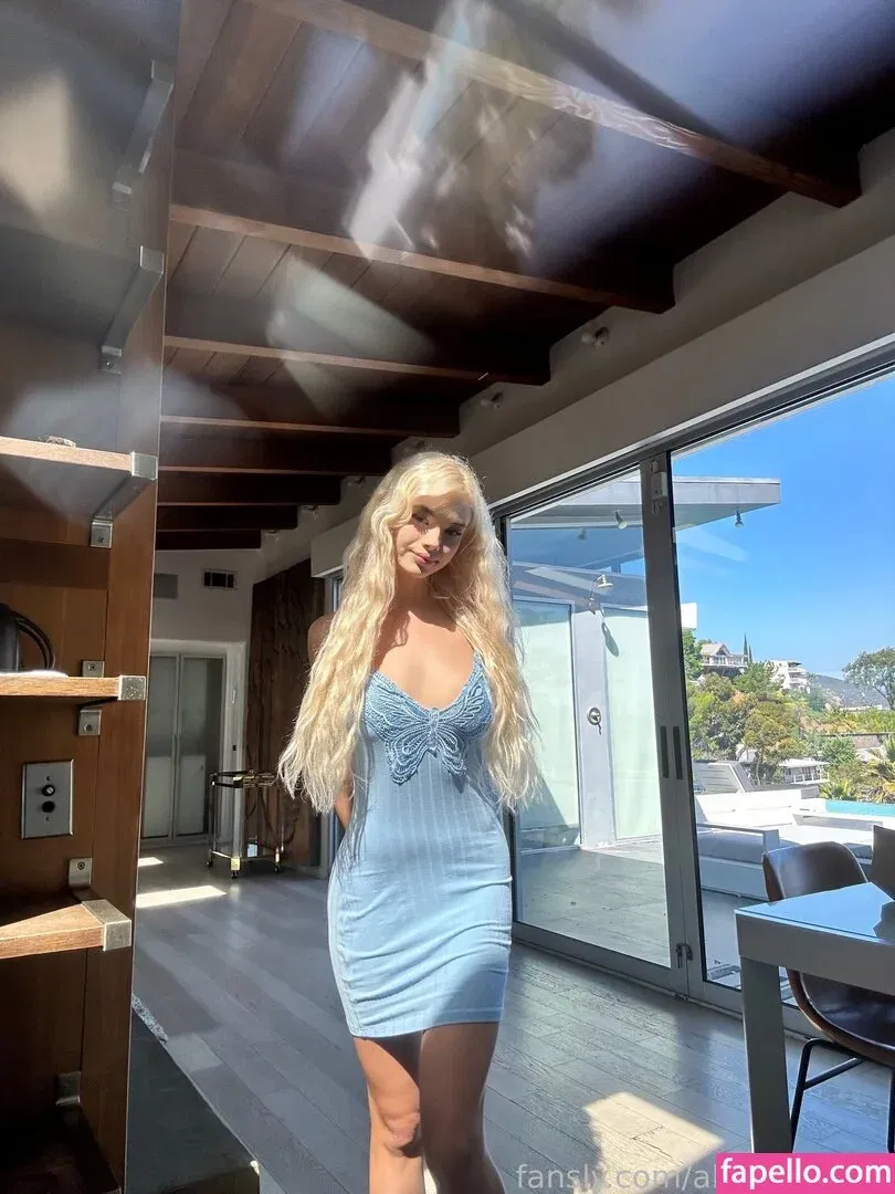 alyssacream Onlyfans Photo Gallery 