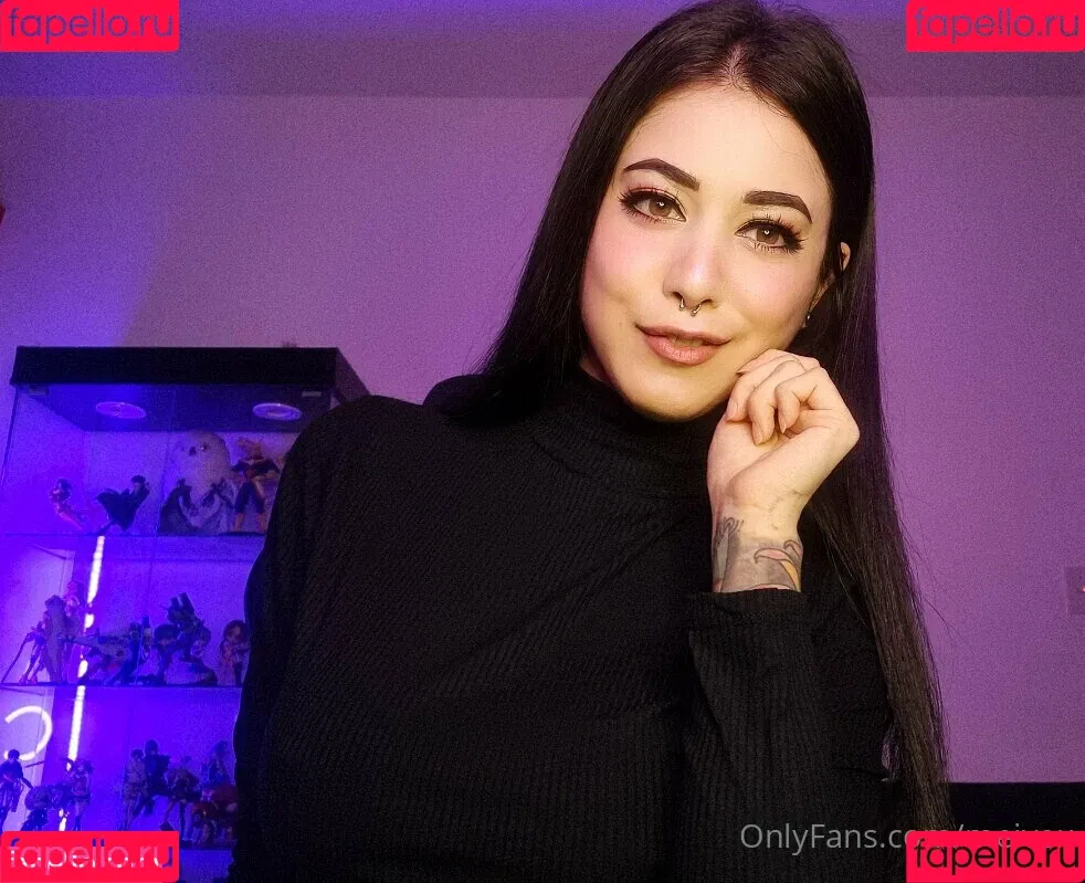 meivox Onlyfans Photo Gallery 