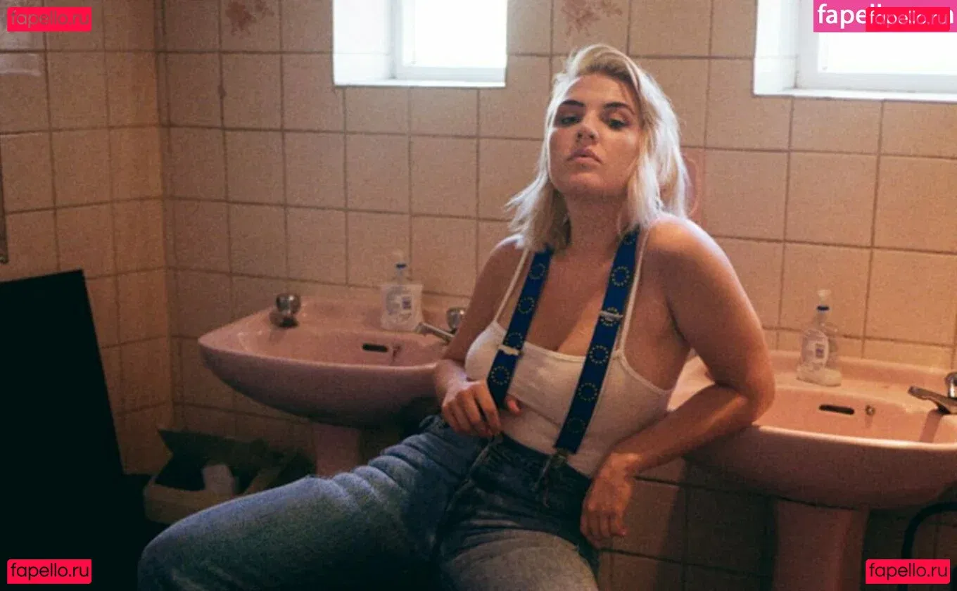 Rebecca Lucy Taylor Onlyfans Photo Gallery 