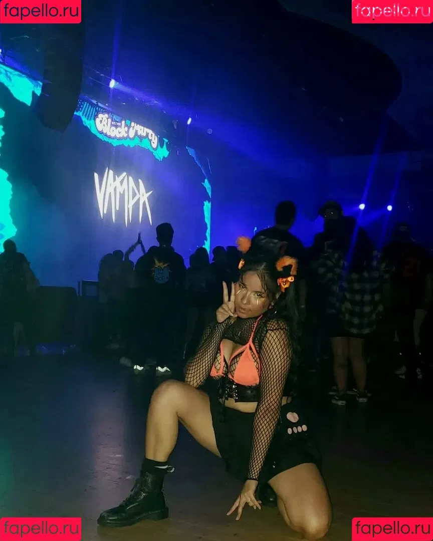 Youniklunatik Onlyfans Photo Gallery 