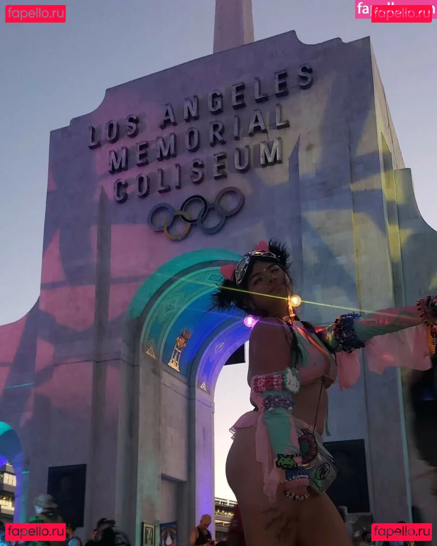 Youniklunatik Onlyfans Photo Gallery 