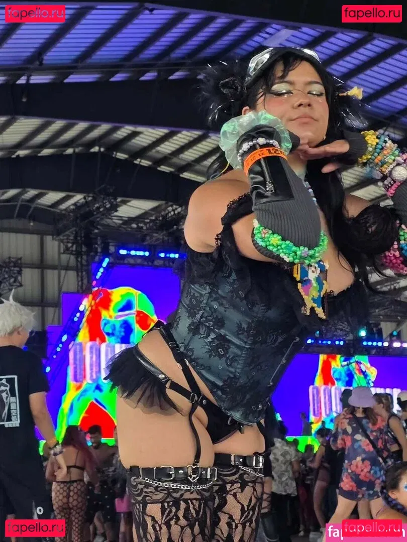 Youniklunatik Onlyfans Photo Gallery 