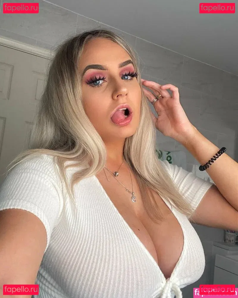 Cerys Lilly Onlyfans Photo Gallery 