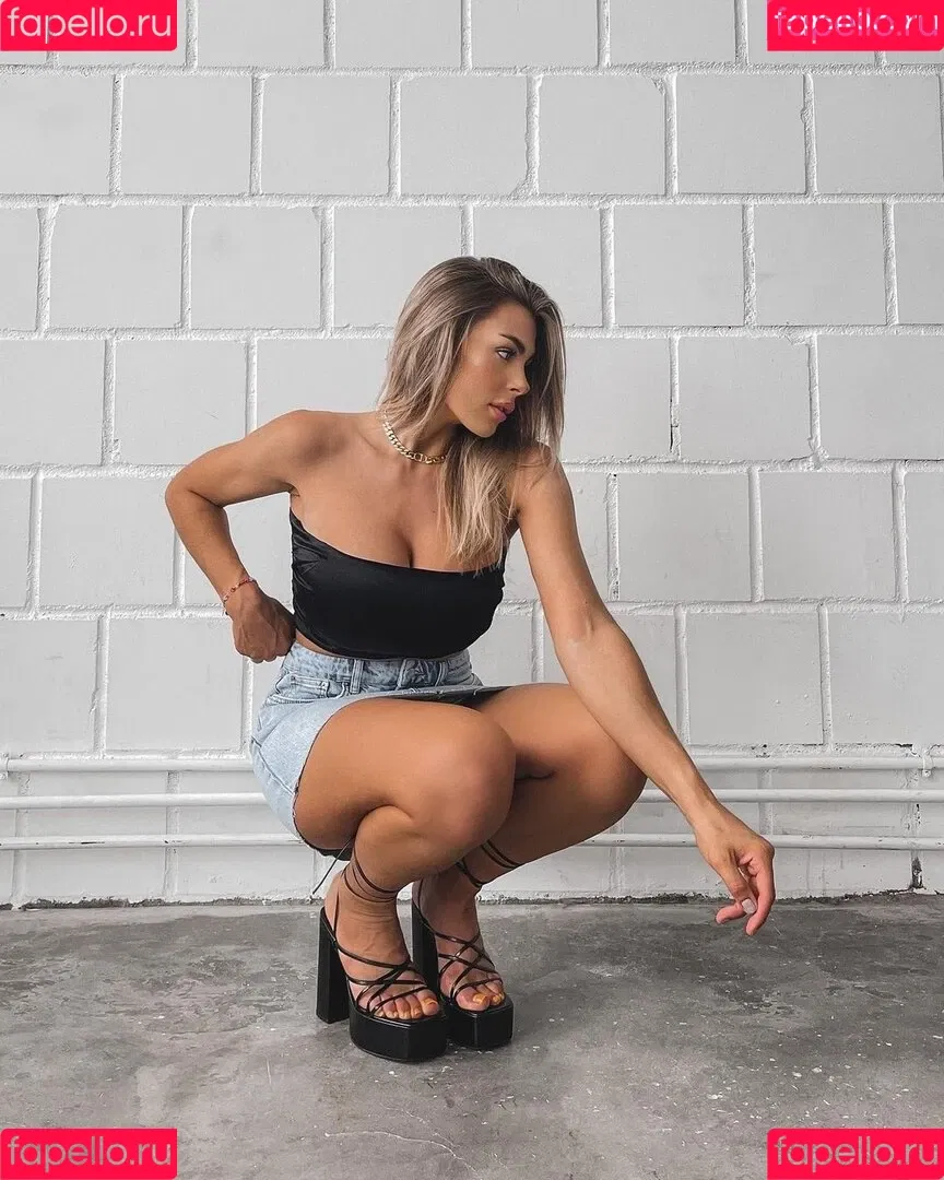 Lenaknk Onlyfans Photo Gallery 