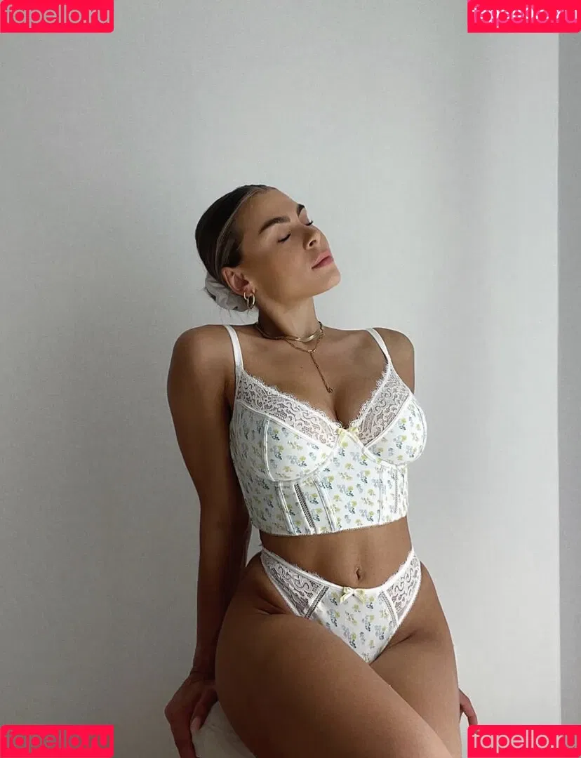 Lenaknk Onlyfans Photo Gallery 