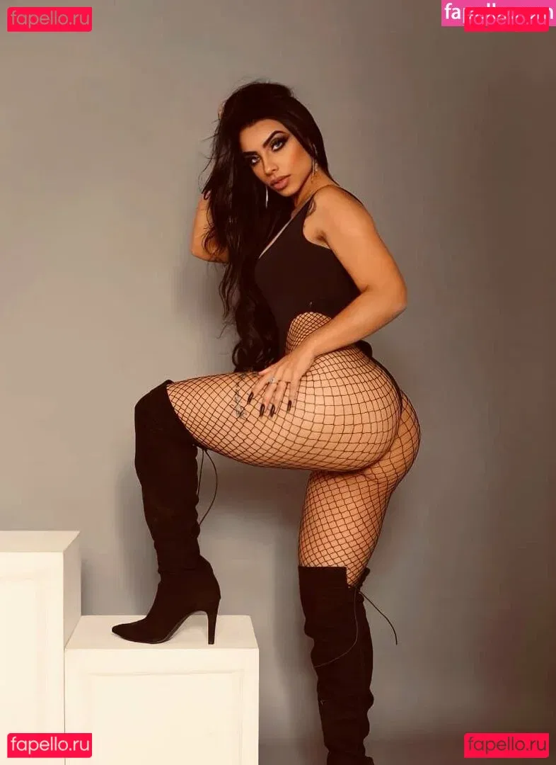 Thay Salles Onlyfans Photo Gallery 