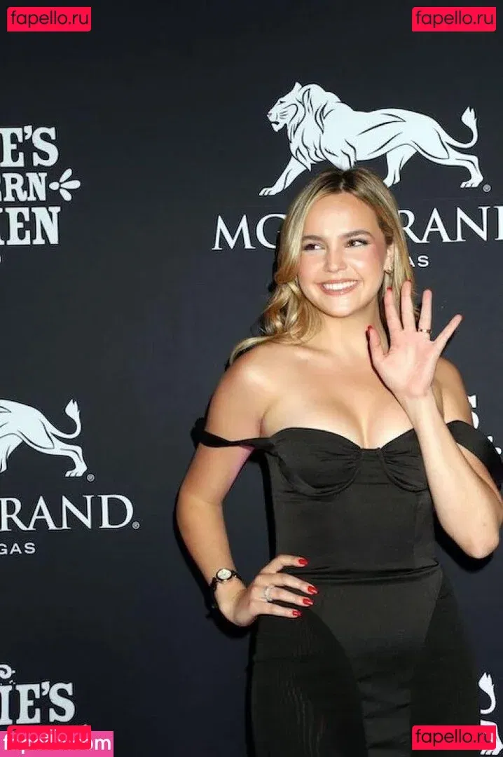 Bailee Madison Onlyfans Photo Gallery 