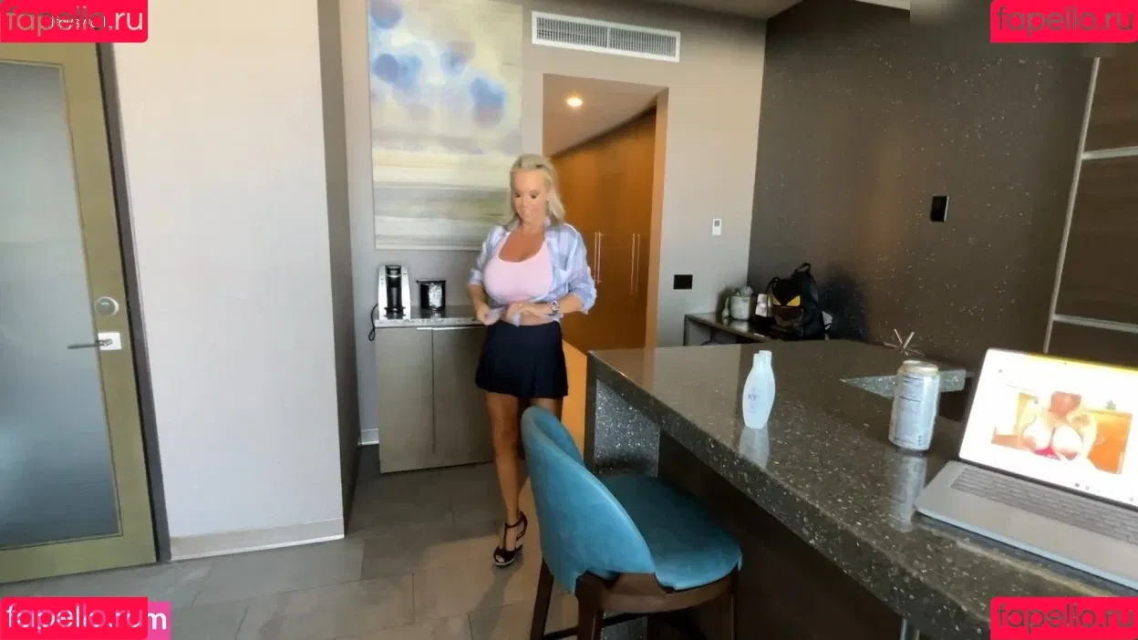 Wifeys World / Sandra Otterson Onlyfans Photo Gallery 
