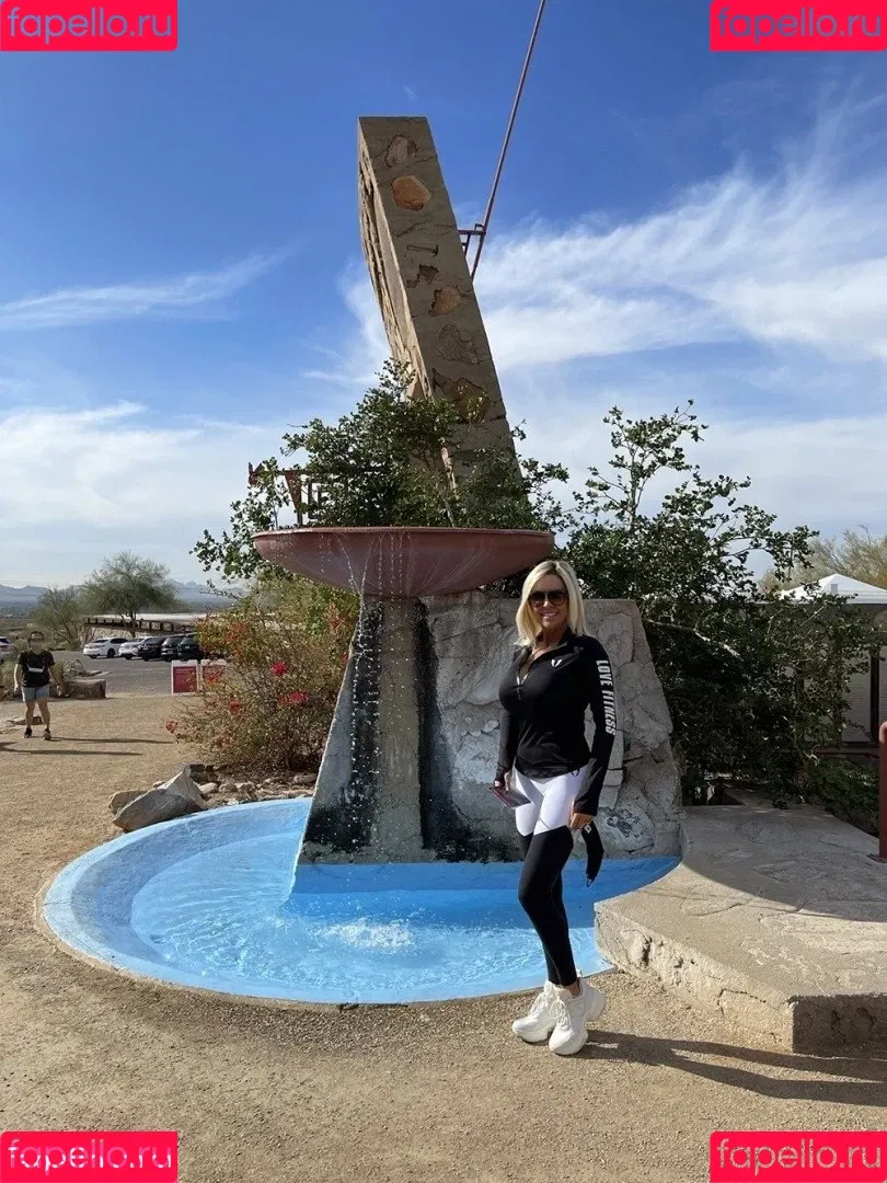 Wifeys World / Sandra Otterson Onlyfans Photo Gallery 