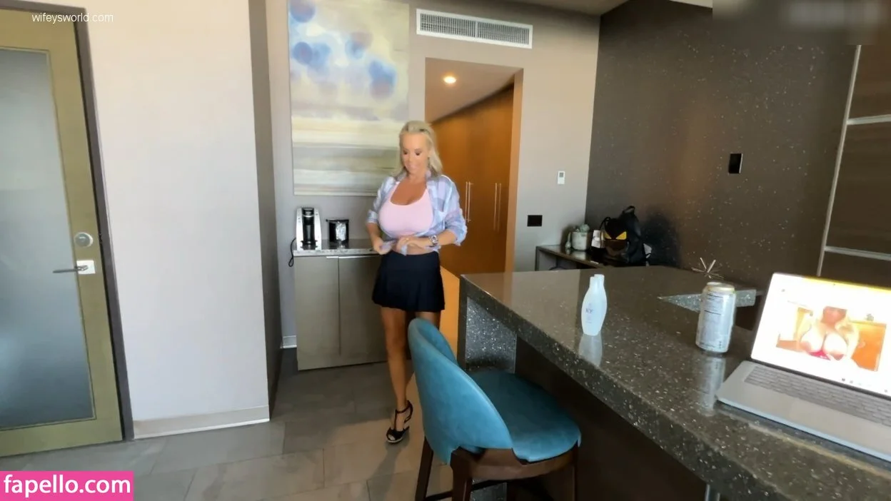 Wifeys World / Sandra Otterson Onlyfans Photo Gallery 