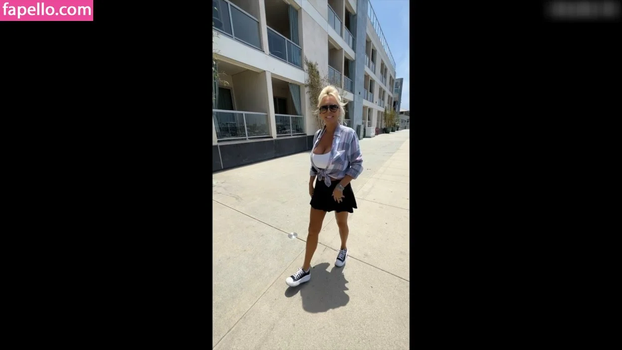 Wifeys World / Sandra Otterson Onlyfans Photo Gallery 