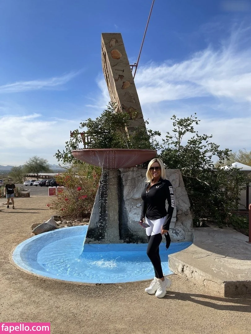 Wifeys World / Sandra Otterson Onlyfans Photo Gallery 