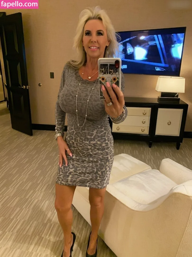 Wifeys World / Sandra Otterson Onlyfans Photo Gallery 