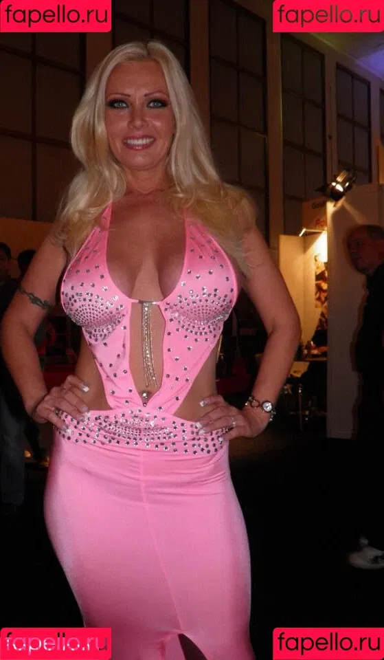 Vivian Schmitt Onlyfans Photo Gallery 