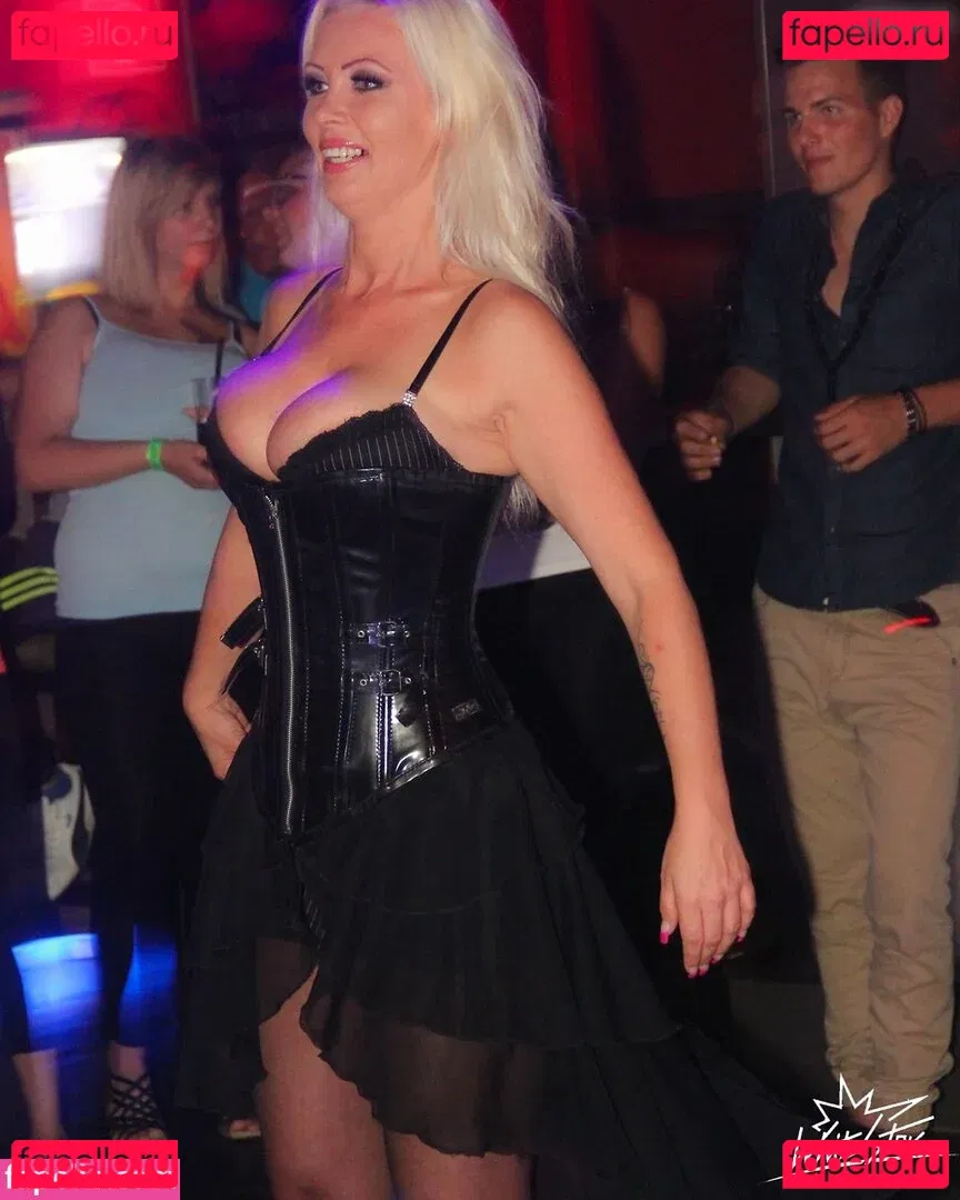 Vivian Schmitt Onlyfans Photo Gallery 