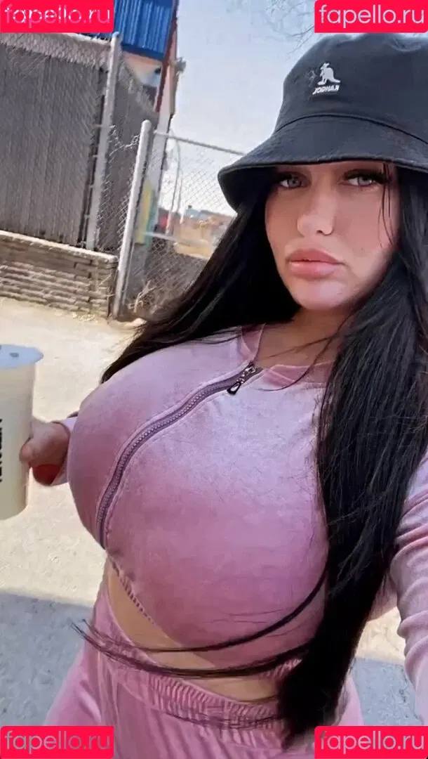roxnour Onlyfans Photo Gallery 