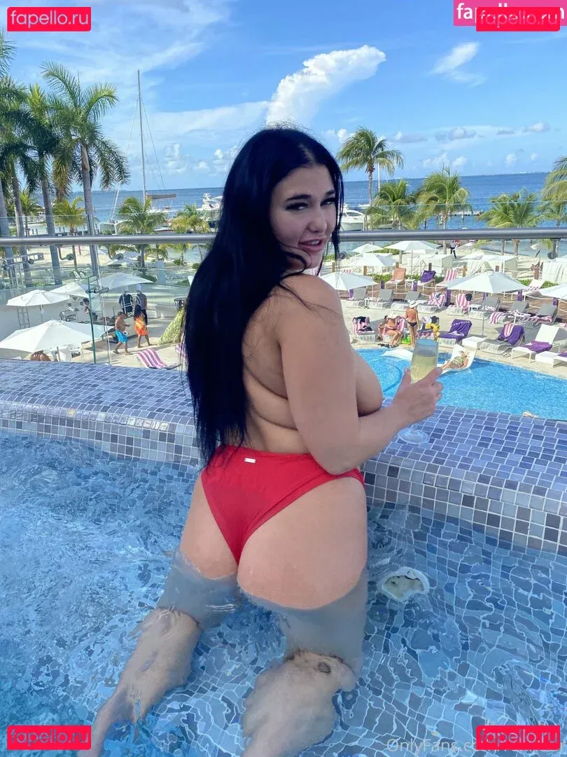 roxnour Onlyfans Photo Gallery 