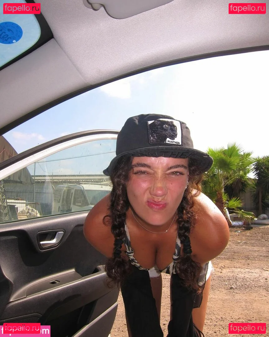 Liraz Nomdar Onlyfans Photo Gallery 