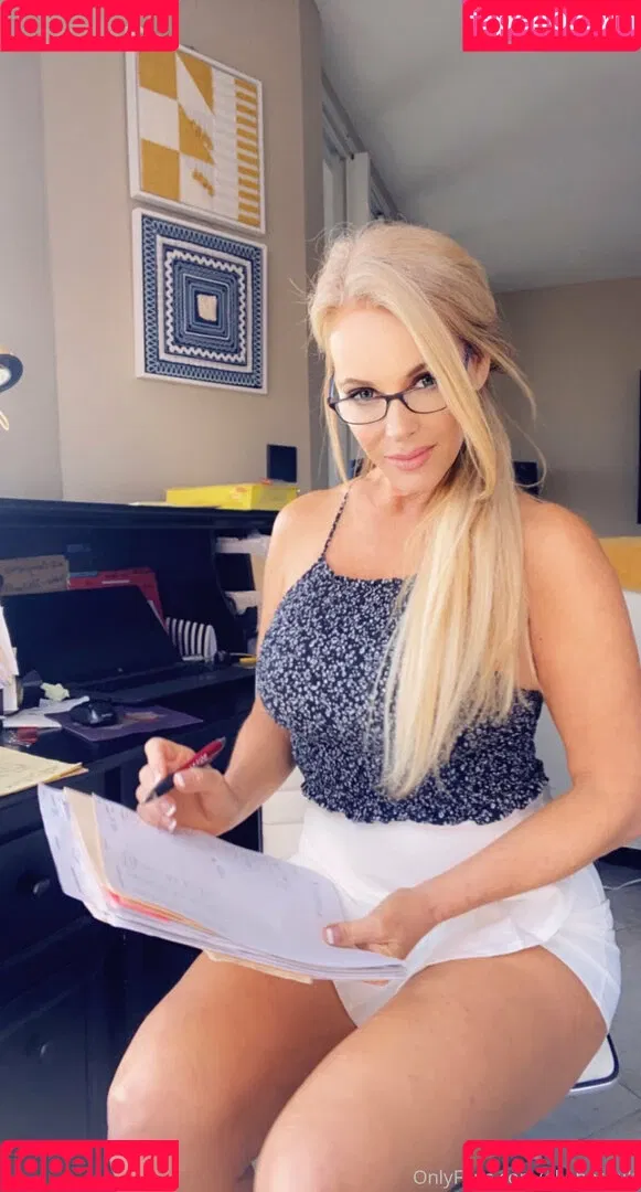 Ellehotmom Onlyfans Photo Gallery 