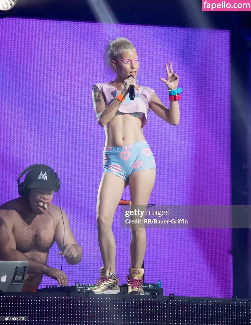 Yolandi Visser Onlyfans Photo Gallery 