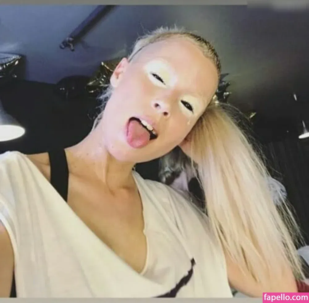 Yolandi Visser Onlyfans Photo Gallery 