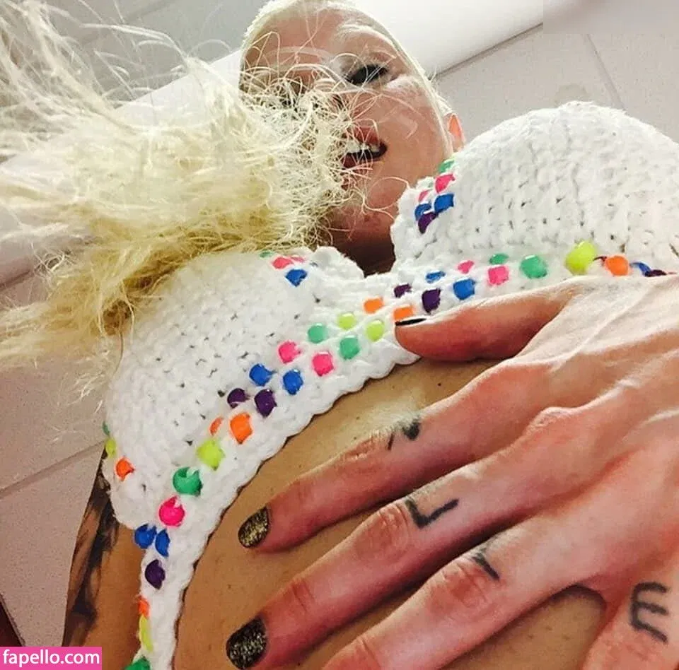 Yolandi Visser Onlyfans Photo Gallery 