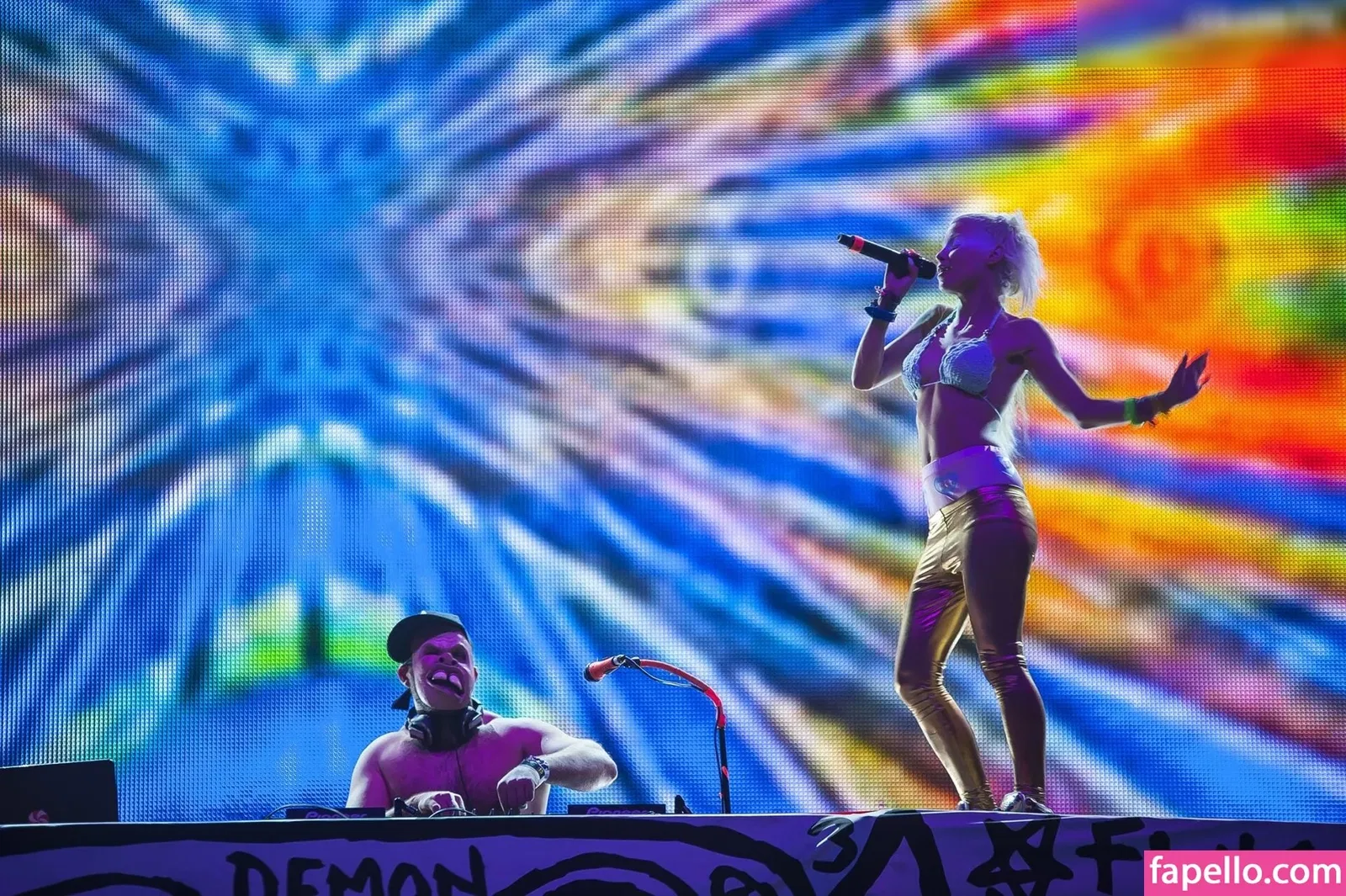 Yolandi Visser Onlyfans Photo Gallery 